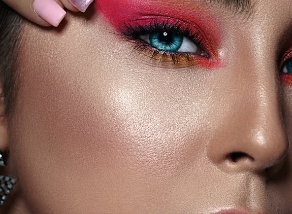Unlocking a World of Color: The Ultimate Guide to the Manufacturing Process of Contact Lenses