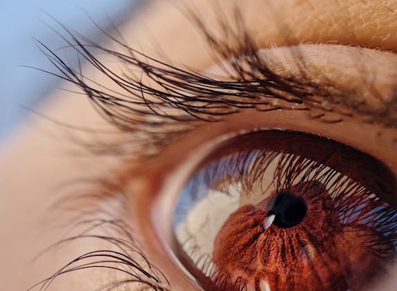 Unlocking a World of Color: The Ultimate Guide to Color Contact Lenses – The Evolution of Contact Lenses