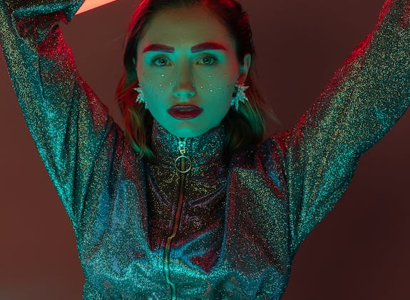Vivid Gaze: A Dazzling Performance Every Day